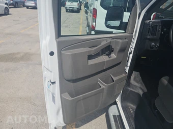 2025 GMC Savana 2500 Cargo Van 1WT 135.0" WB - miniatura 9