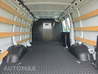 2025 GMC Savana 2500 Cargo Van 1WT 135.0" WB - miniatura 17