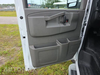 2025 GMC Savana 2500 Cargo Van 1WT 135.0" WB - miniatura 9