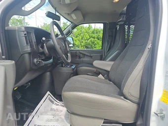 2025 GMC Savana 2500 Cargo Van 1WT 135.0" WB - miniatura 7