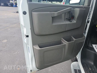 2025 GMC Savana 2500 Cargo Van 1WT 135.0" WB - miniatura 9