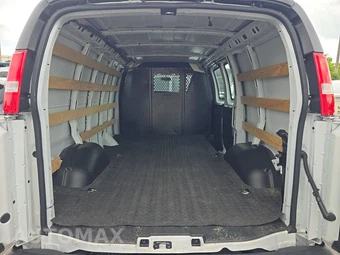2025 GMC Savana 2500 Cargo Van 1WT 135.0" WB - miniatura 15