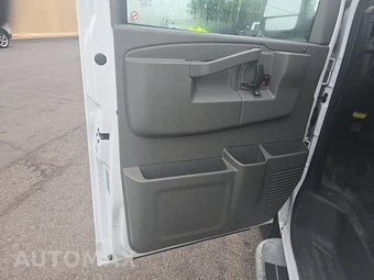2025 GMC Savana 2500 Cargo Van 1WT 135.0" WB - miniatura 9