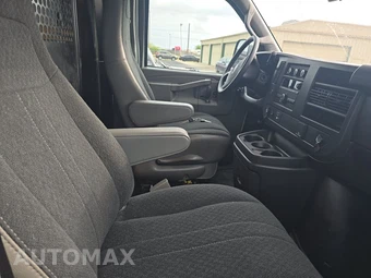 2025 GMC Savana 2500 Cargo Van 1WT 135.0" WB - miniatura 8