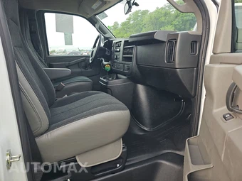 2025 GMC Savana 2500 Cargo Van 1WT 135.0" WB - miniatura 8