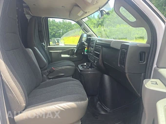 2025 GMC Savana 2500 Cargo Van 1WT 135.0" WB - miniatura 8