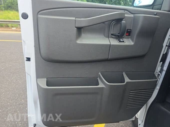 2025 GMC Savana 2500 Cargo Van 1WT 135.0" WB - miniatura 9