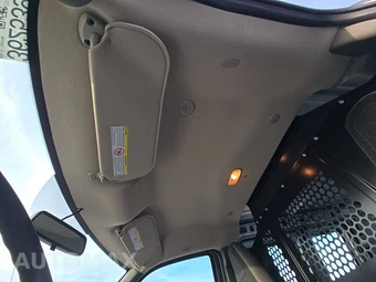 2025 GMC Savana 2500 Cargo Van 1WT 135.0" WB - miniatura 17