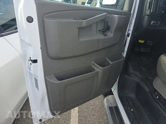 2025 GMC Savana 2500 Cargo Van 1WT 135.0" WB - miniatura 9