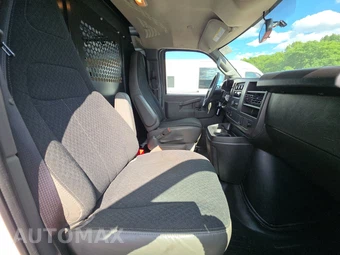2025 GMC Savana 2500 Cargo Van 1WT 135.0" WB - miniatura 8