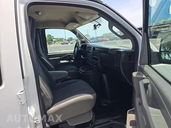 2025 GMC Savana 2500 Cargo Van 1WT 135.0" WB - miniatura 8