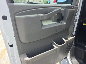 2025 GMC Savana 2500 Cargo Van 1WT 135.0" WB - miniatura 9