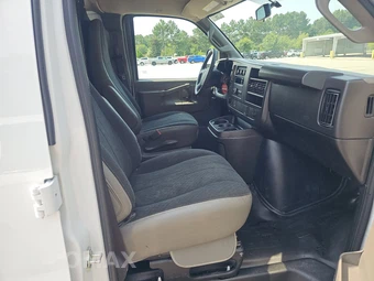 2025 GMC Savana 2500 Cargo Van 1WT 135.0" WB - miniatura 8