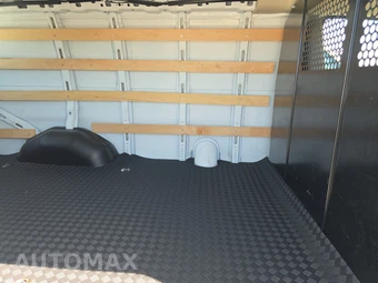 2025 GMC Savana 2500 Cargo Van 1WT 135.0" WB - miniatura 13
