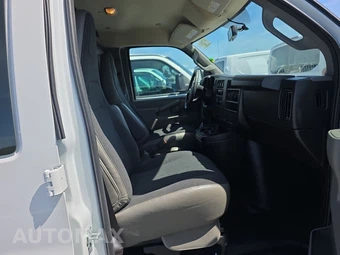 2025 GMC Savana 2500 Cargo Van 1WT 135.0" WB - miniatura 8