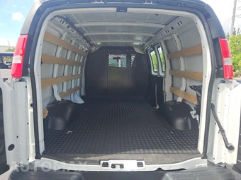 2025 GMC Savana 2500 Cargo Van 1WT 135.0" WB - miniatura 15