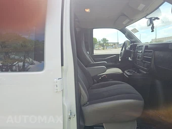 2025 GMC Savana 2500 Cargo Van 1WT 135.0" WB - miniatura 8