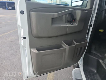 2025 GMC Savana 2500 Cargo Van 1WT 135.0" WB - miniatura 9