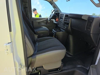 2025 GMC Savana 2500 Cargo Van 1WT 135.0" WB - miniatura 8