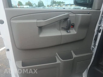 2025 GMC Savana 2500 Cargo Van 1WT 135.0" WB - miniatura 9