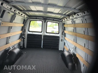 2025 GMC Savana 2500 Cargo Van 1WT 135.0" WB - miniatura 13