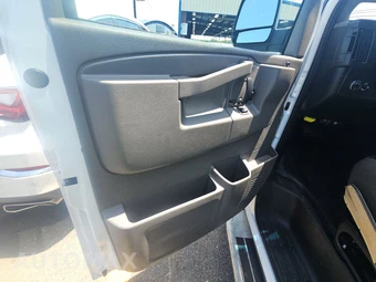 2025 GMC Savana 2500 Cargo Van 1WT 135.0" WB - miniatura 9