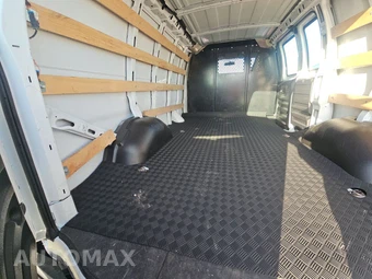 2025 GMC Savana 2500 Cargo Van 1WT 135.0" WB - miniatura 17