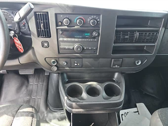 2025 GMC Savana 2500 Cargo Van 1WT 135.0" WB - miniatura 11