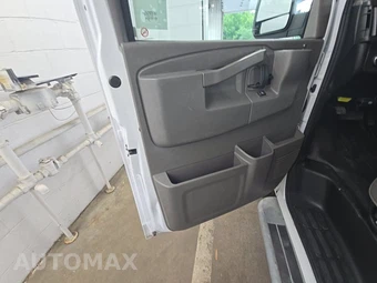 2025 GMC Savana 2500 Cargo Van 1WT 135.0" WB - miniatura 9