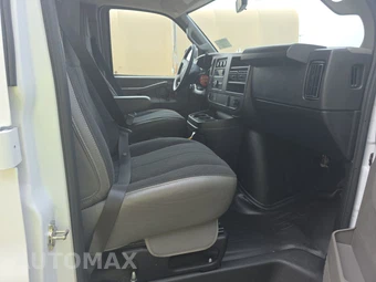 2025 GMC Savana 2500 Cargo Van 1WT 135.0" WB - miniatura 8