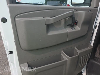 2025 GMC Savana 2500 Cargo Van 1WT 135.0" WB - miniatura 9