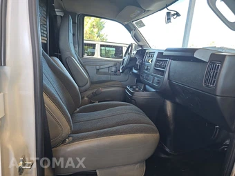 2025 GMC Savana 2500 Cargo Van 1WT 135.0" WB - miniatura 8