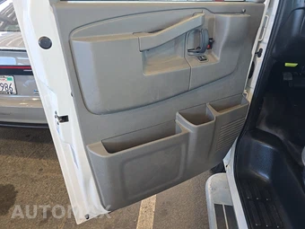 2025 GMC Savana 2500 Cargo Van 1WT 135.0" WB - miniatura 9