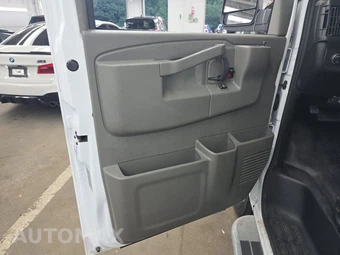 2025 GMC Savana 2500 Cargo Van 1WT 135.0" WB - miniatura 9