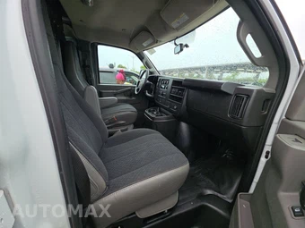 2025 GMC Savana 2500 Cargo Van 1WT 135.0" WB - miniatura 8