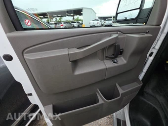 2025 GMC Savana 2500 Cargo Van 1WT 135.0" WB - miniatura 9