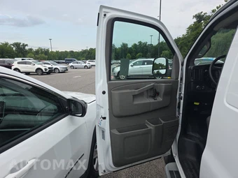 2025 GMC Savana 2500 Cargo Van 1WT 135.0" WB - miniatura 9