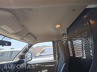 2025 GMC Savana 2500 Cargo Van 1WT 135.0" WB - miniatura 17