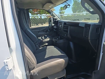 2025 GMC Savana 2500 Cargo Van 1WT 135.0" WB - miniatura 8