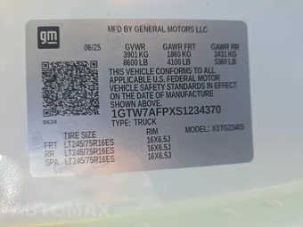 2025 GMC Savana 2500 Cargo Van 1WT 135.0" WB - miniatura 14