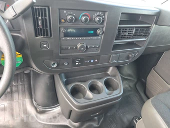 2025 GMC Savana 2500 Cargo Van 1WT 135.0" WB - miniatura 11