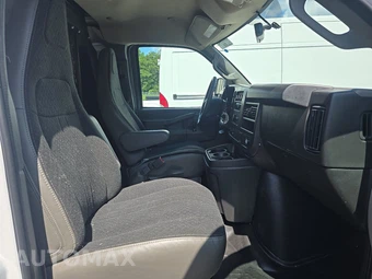 2025 GMC Savana 2500 Cargo Van 1WT 135.0" WB - miniatura 8