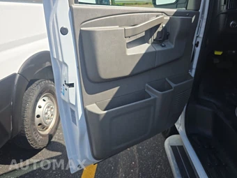 2025 GMC Savana 2500 Cargo Van 1WT 135.0" WB - miniatura 9
