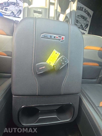 2025 GMC Sierra 2500HD AT4 Crew Cab Medium Bed 4SB - miniatura 8