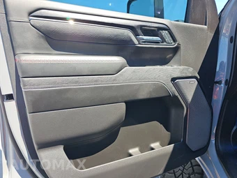 2025 GMC Sierra 2500HD AT4X Crew Cab Medium Bed 4SG - miniatura 9