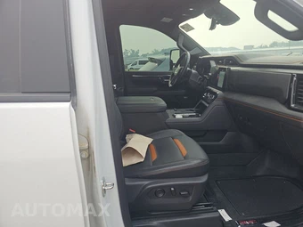 2025 GMC Sierra 3500HD AT4 Crew Cab Medium Bed 4SB - miniatura 8