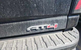 2025 GMC Sierra 3500HD AT4 Crew Cab Medium Bed 4SB - miniatura 7