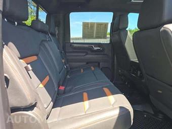 2025 GMC Sierra 3500HD AT4 Crew Cab Medium Bed 4SB - miniatura 16