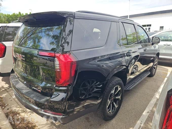 2025 GMC Yukon AT4 4SB - miniatura 3