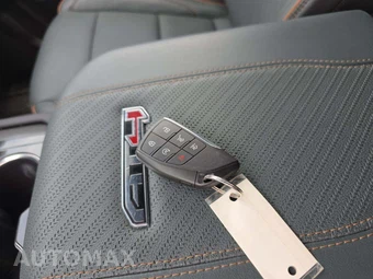2025 GMC Yukon AT4 4SB - miniatura 5